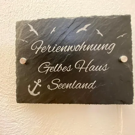 Gelbes Haus Seenland Ferienwohnungen Xl Elsterheide Exterior photo